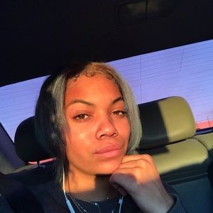 Meet your Posher, Thalia